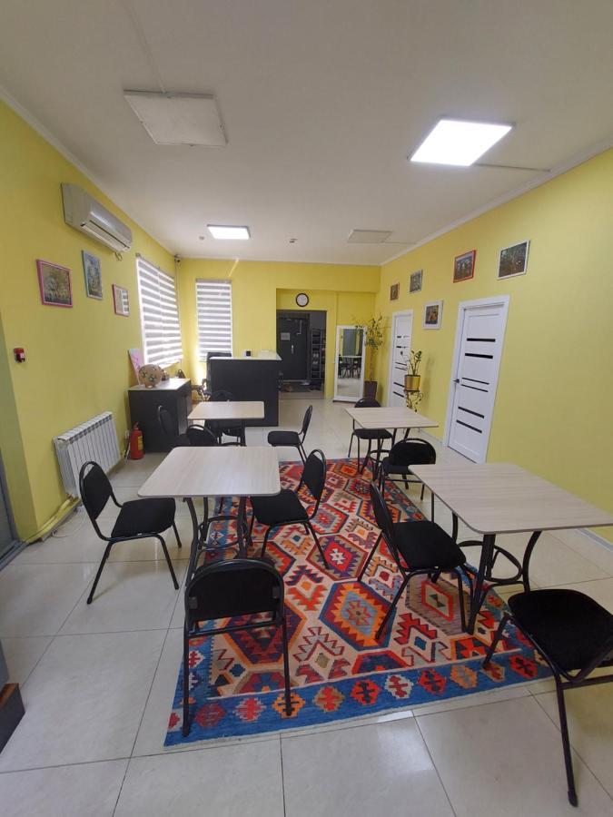 Check Inn Hostel Almaty Bagian luar foto